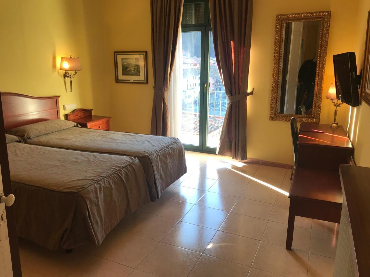 Hotel De Camprodon Esterno foto